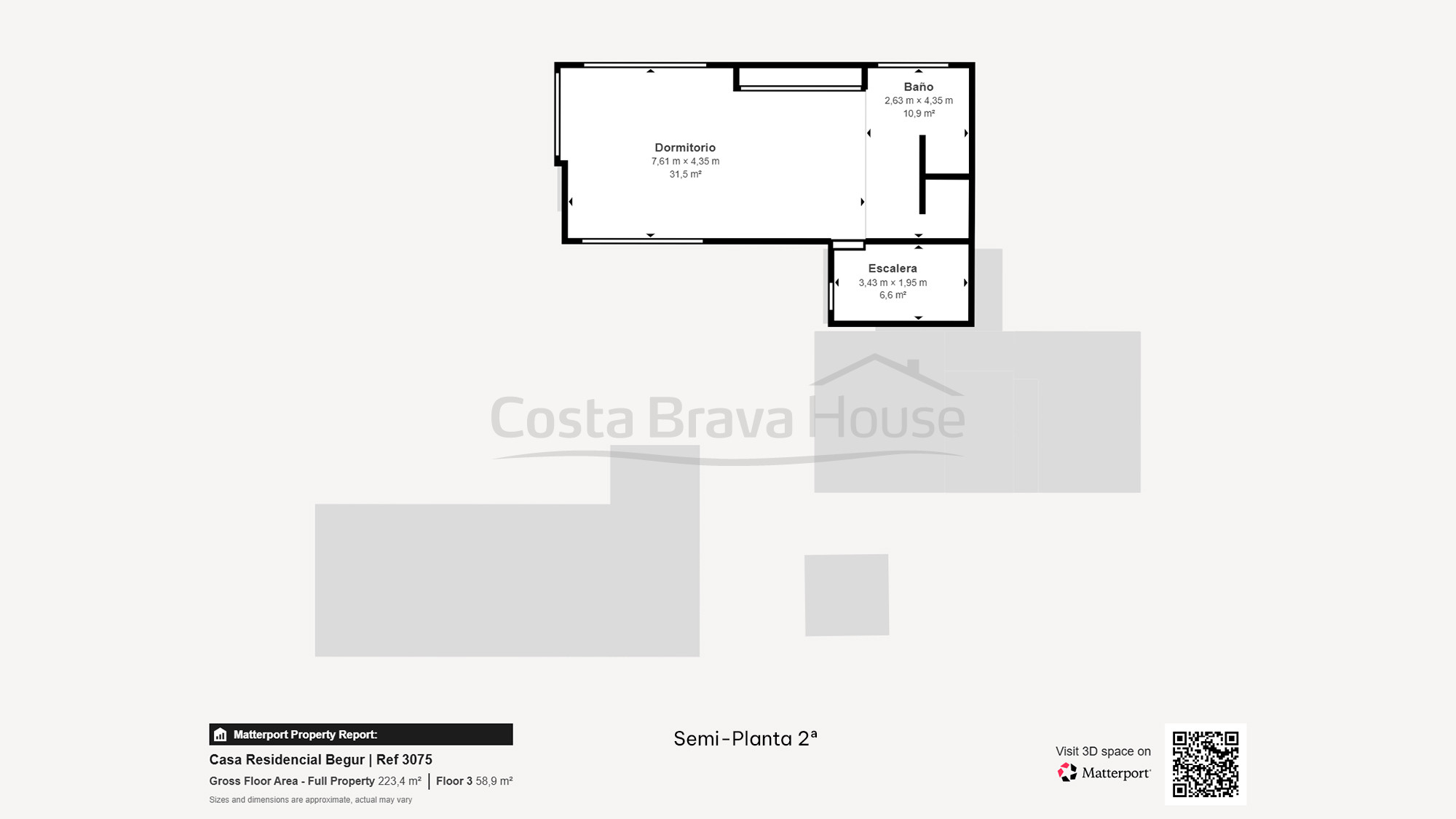 Eigentijdse villa te koop in Esclanyà met moderne architectuur en niveaus, vlak bij de stranden