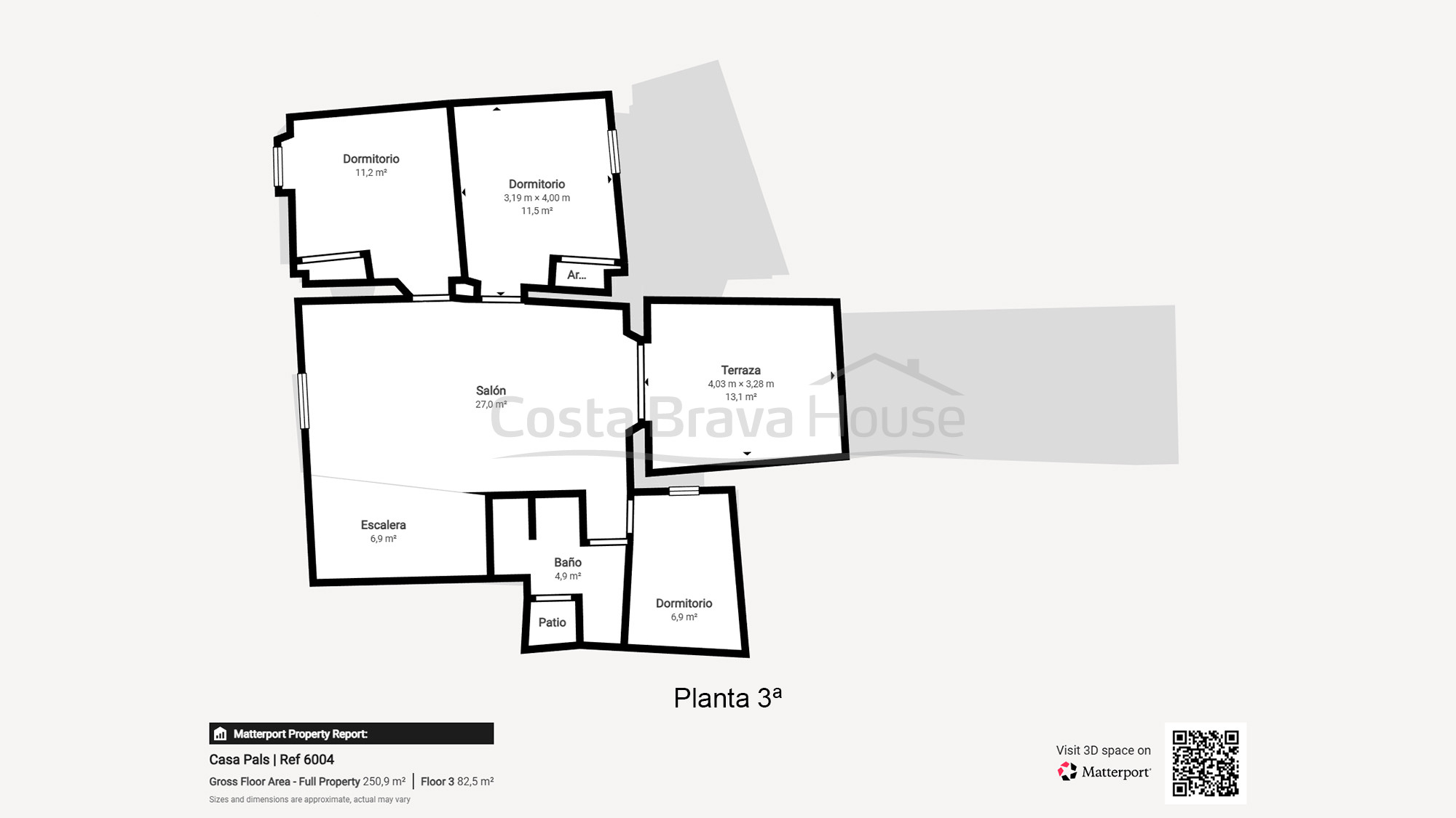 Gerenoveerd dorpshuis in Pals met privé-binnenzwembad, garage en originele elementen