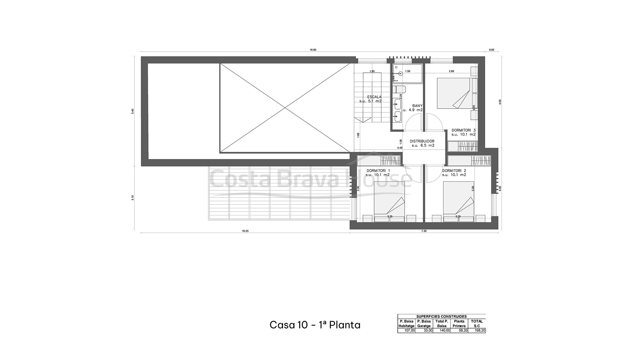 Casa d’obra nova a Regencós d’estil rústic contemporani amb jardí i piscina