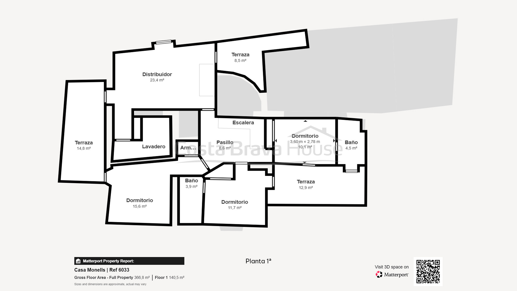 Stenen huis in Monells met binnenplaats, terras en uitzicht op het middeleeuwse plein
