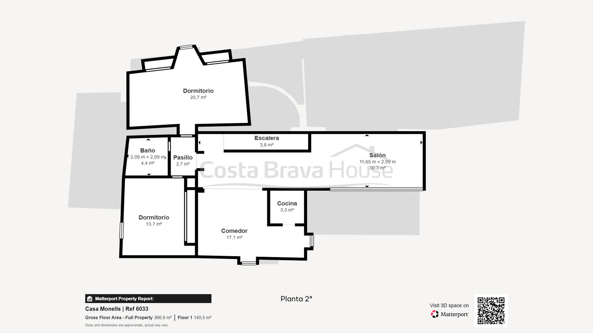 Stenen huis in Monells met binnenplaats, terras en uitzicht op het middeleeuwse plein