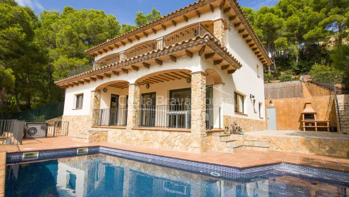 Maison avec piscine en vente à Tamariu, à seulement 5 min. à pied de la crique d'Aigua Xelida