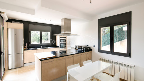 Casa con piscina en venta en Tamariu, a solamente 5 min a pie de la cala de Aigua Xelida