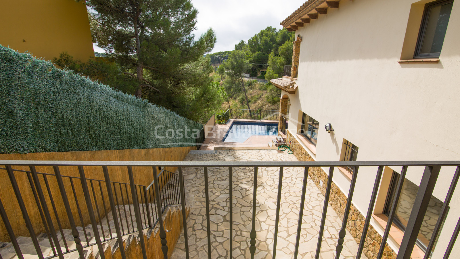 Casa amb piscina en venda a Tamariu, a només 5 minuts a peu de la cala d'Aigua Xelida