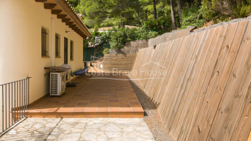 Casa amb piscina en venda a Tamariu, a només 5 minuts a peu de la cala d'Aigua Xelida