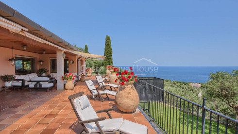 Impresionante villa de lujo con fantásticas vistas al mar en venta en Aiguablava (Begur)