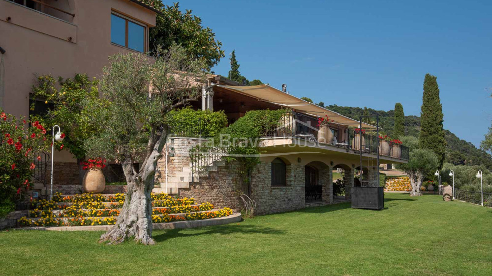 Impresionante villa de lujo con fantásticas vistas al mar en venta en Aiguablava (Begur)