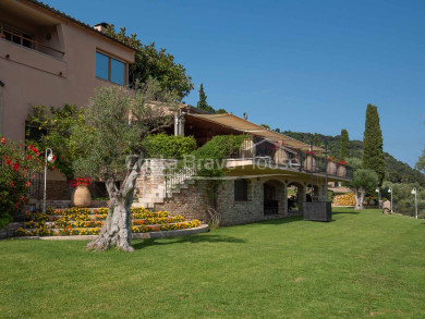 Impresionante villa de lujo con fantásticas vistas al mar en venta en Aiguablava (Begur)