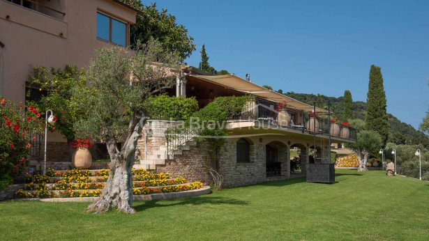 Impresionante villa de lujo con fantásticas vistas al mar en venta en Aiguablava (Begur)