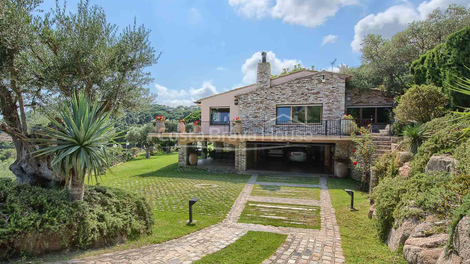 Impresionante villa de lujo con fantásticas vistas al mar en venta en Aiguablava (Begur)