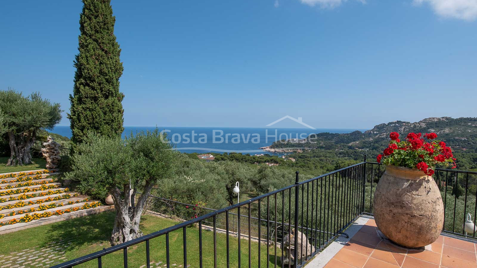 Impresionante villa de lujo con fantásticas vistas al mar en venta en Aiguablava (Begur)