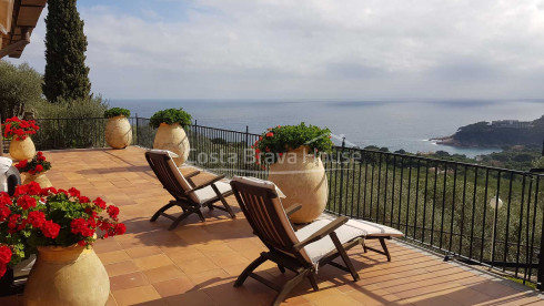 Indrukwekkende luxevilla met fantastisch zeezicht te koop in Aiguablava (Begur)