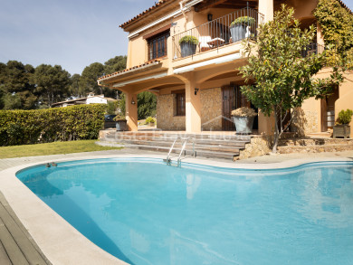 Mediterranean style house for sale in Tamariu with a lot of land and garden with swimming pool
