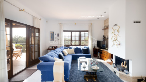 Huis in mediterrane stijl te koop in Tamariu met veel grond en tuin met zwembad
