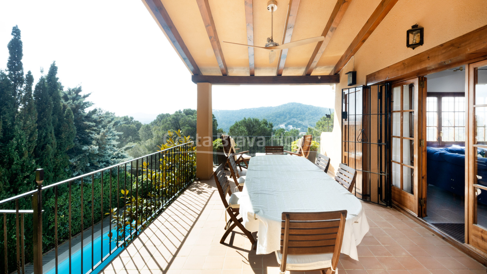 Huis in mediterrane stijl te koop in Tamariu met veel grond en tuin met zwembad