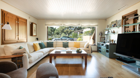 Huis in mediterrane stijl te koop in Tamariu met veel grond en tuin met zwembad