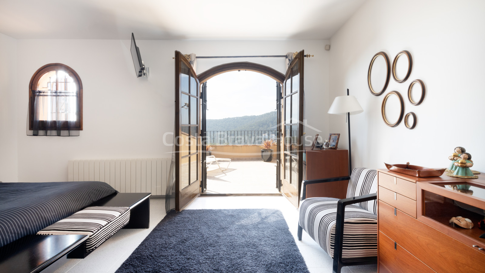 Huis in mediterrane stijl te koop in Tamariu met veel grond en tuin met zwembad