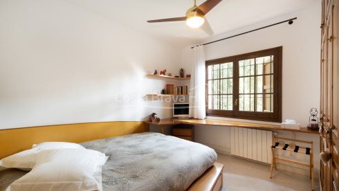 Huis in mediterrane stijl te koop in Tamariu met veel grond en tuin met zwembad