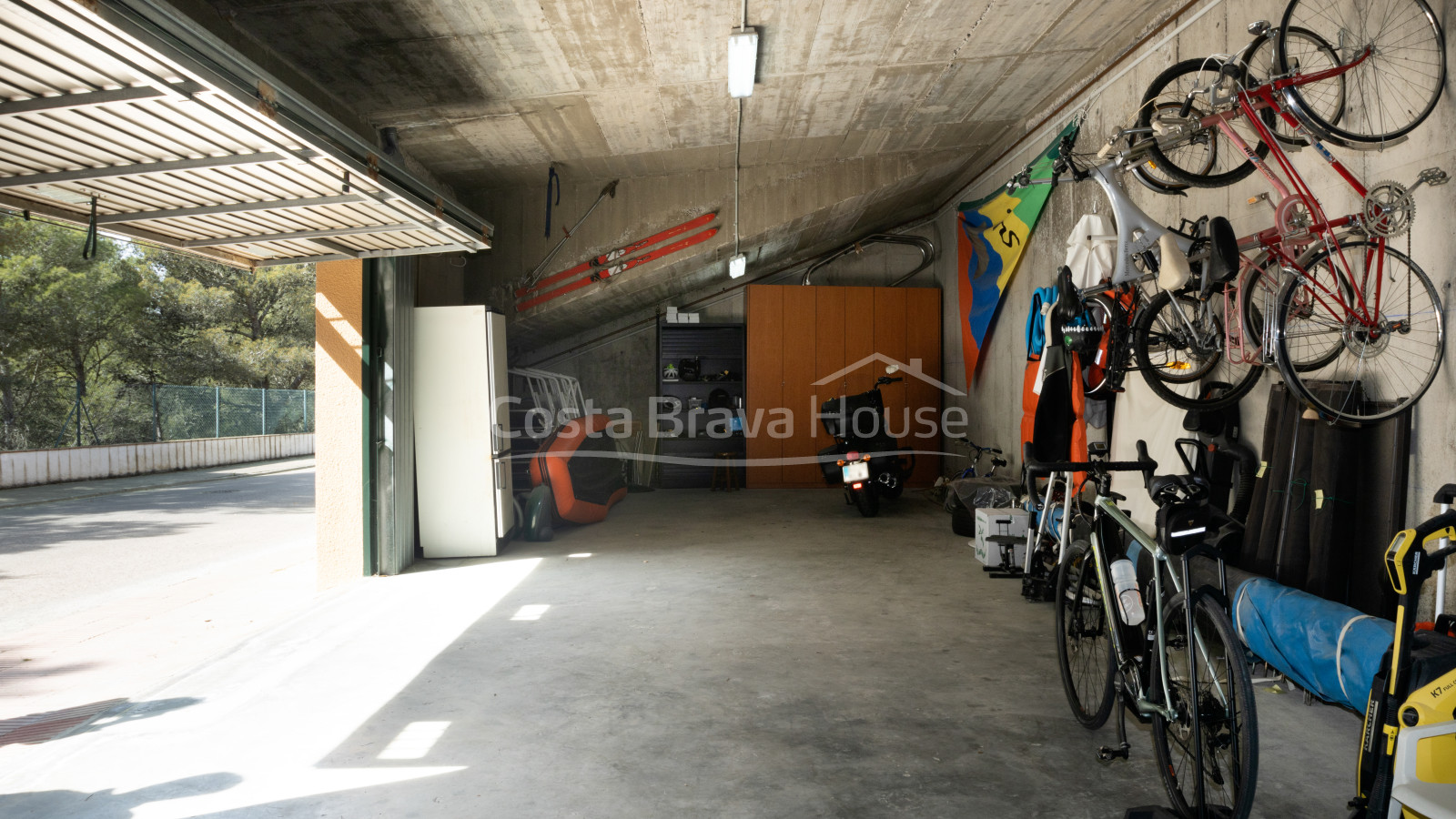Huis in mediterrane stijl te koop in Tamariu met veel grond en tuin met zwembad