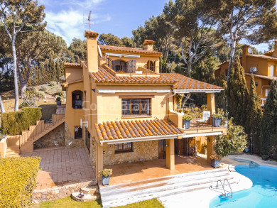 Vil·la mediterrània en venda amb piscina i gran jardí a Aigua Xelida, Tamariu