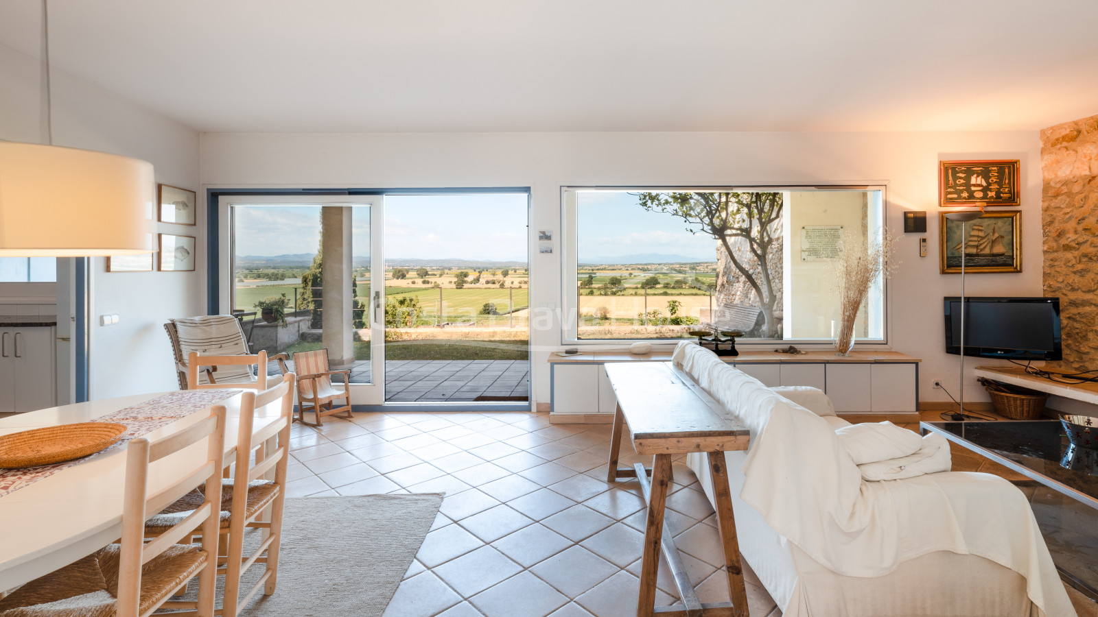 Casa semirústica en venta en Bellcaire con jardín, piscina y preciosas vistas al Empordà