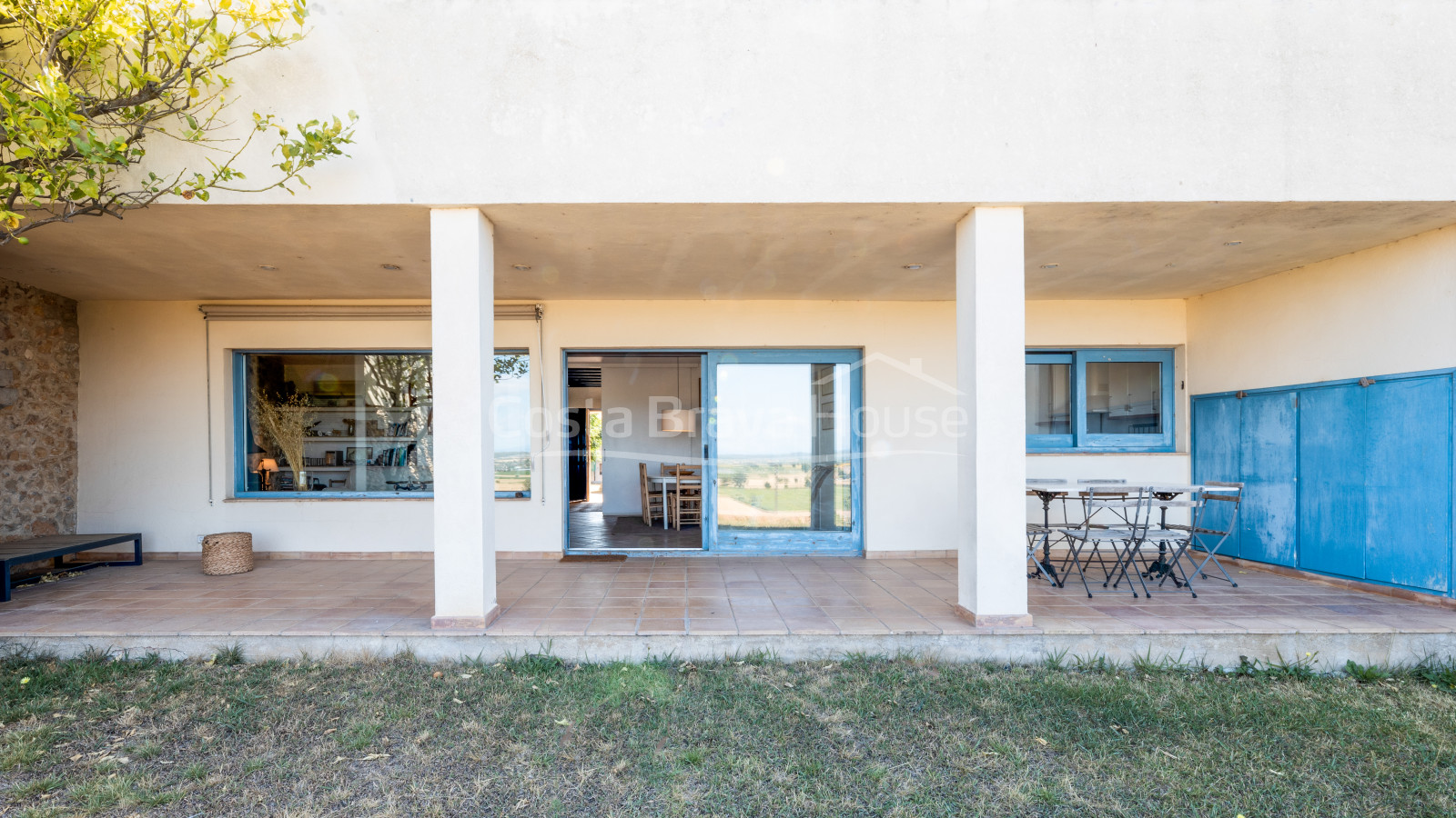 Casa semirústica en venta en Bellcaire con jardín, piscina y preciosas vistas al Empordà