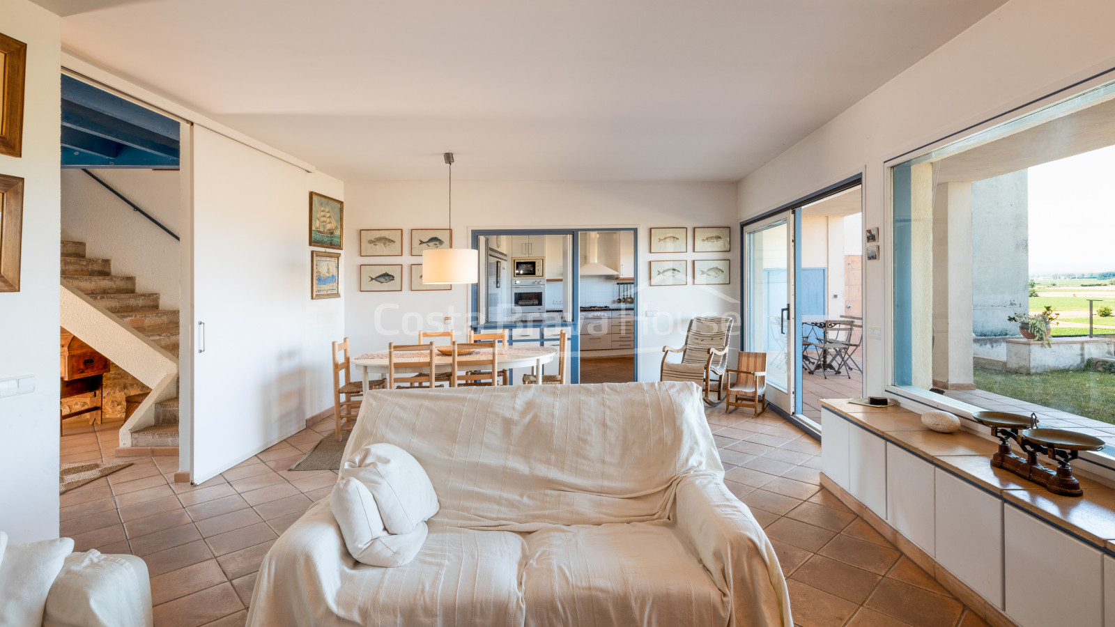 Casa semirústica en venta en Bellcaire con jardín, piscina y preciosas vistas al Empordà
