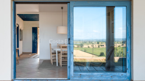 Casa semirústica en venta en Bellcaire con jardín, piscina y preciosas vistas al Empordà