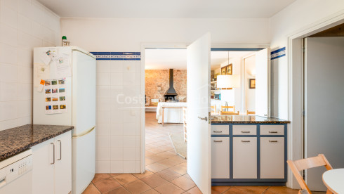 Casa semirústica en venta en Bellcaire con jardín, piscina y preciosas vistas al Empordà
