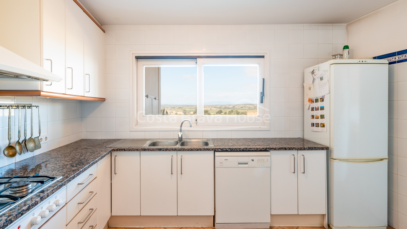 Casa semirústica en venta en Bellcaire con jardín, piscina y preciosas vistas al Empordà