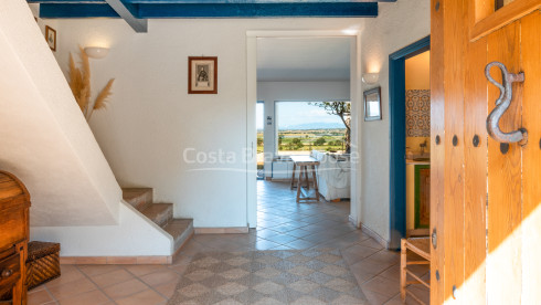 Casa semirústica en venta en Bellcaire con jardín, piscina y preciosas vistas al Empordà