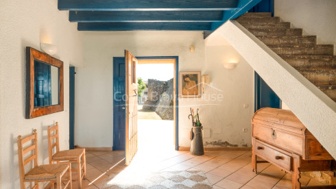 Casa semirústica en venta en Bellcaire con jardín, piscina y preciosas vistas al Empordà