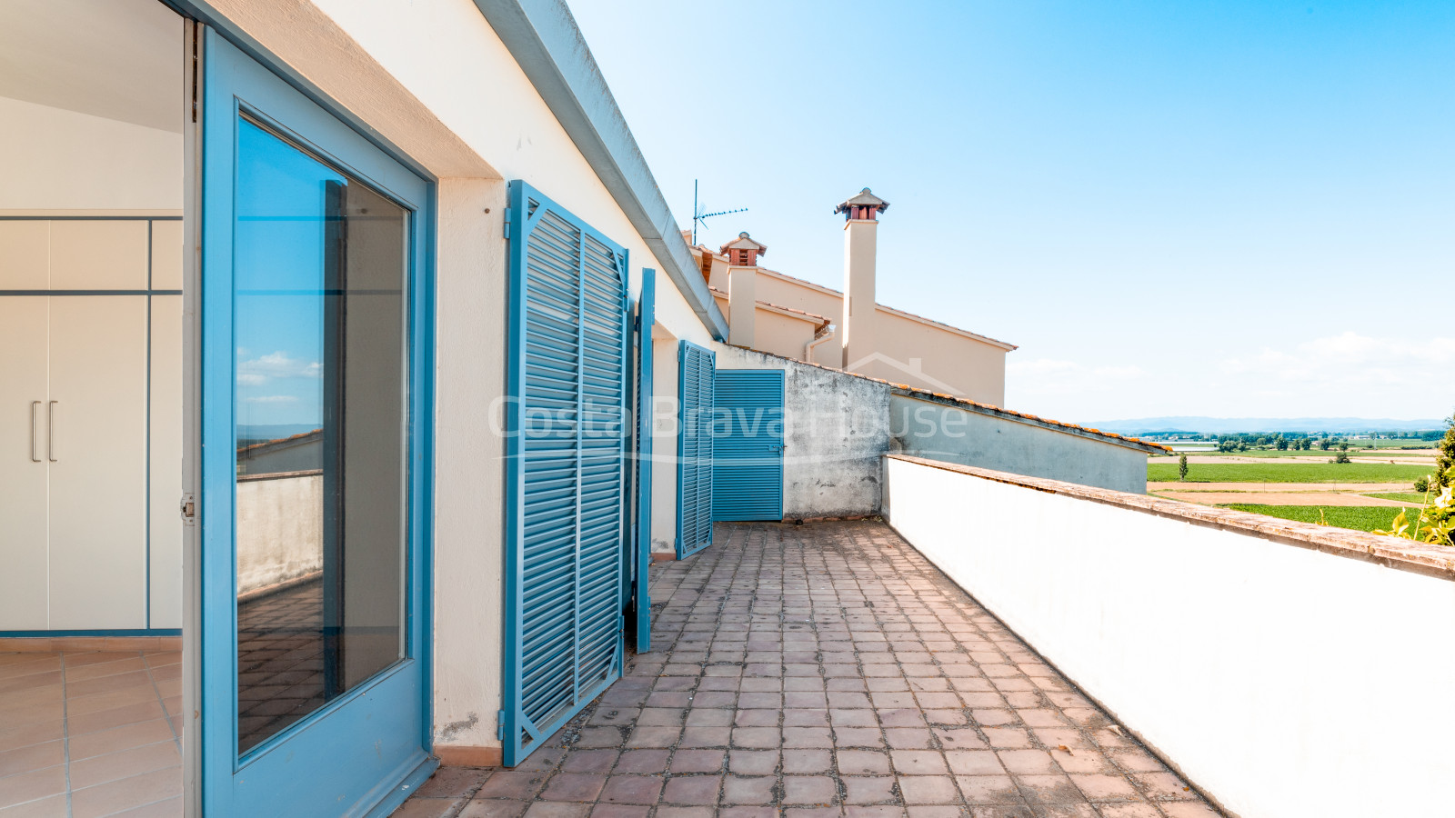 Casa semirústica en venta en Bellcaire con jardín, piscina y preciosas vistas al Empordà