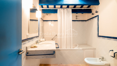 Casa semirústica en venta en Bellcaire con jardín, piscina y preciosas vistas al Empordà