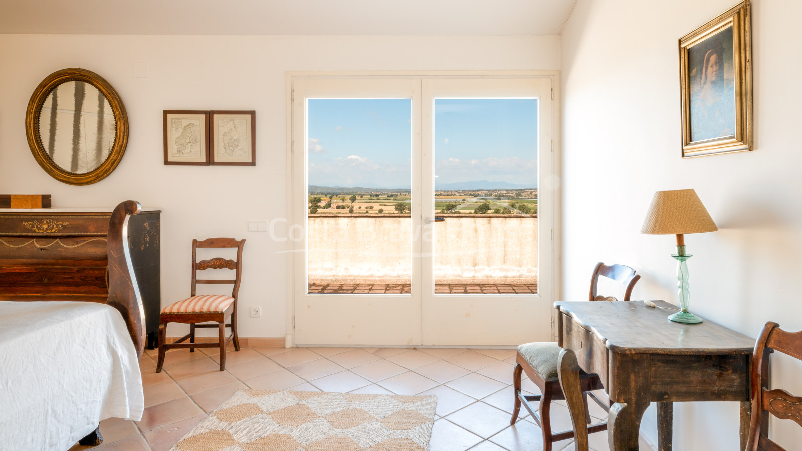 Casa semirústica en venta en Bellcaire con jardín, piscina y preciosas vistas al Empordà