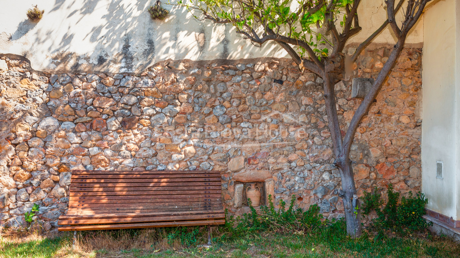 Casa semirústica en venta en Bellcaire con jardín, piscina y preciosas vistas al Empordà