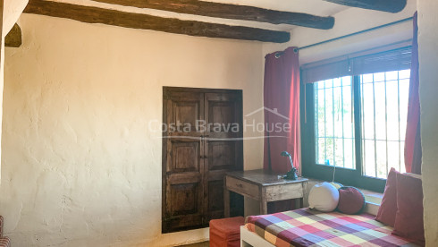 Stone house with 1.000 m² of garden for sale in Ventalló, a small village in the Alt Empordà