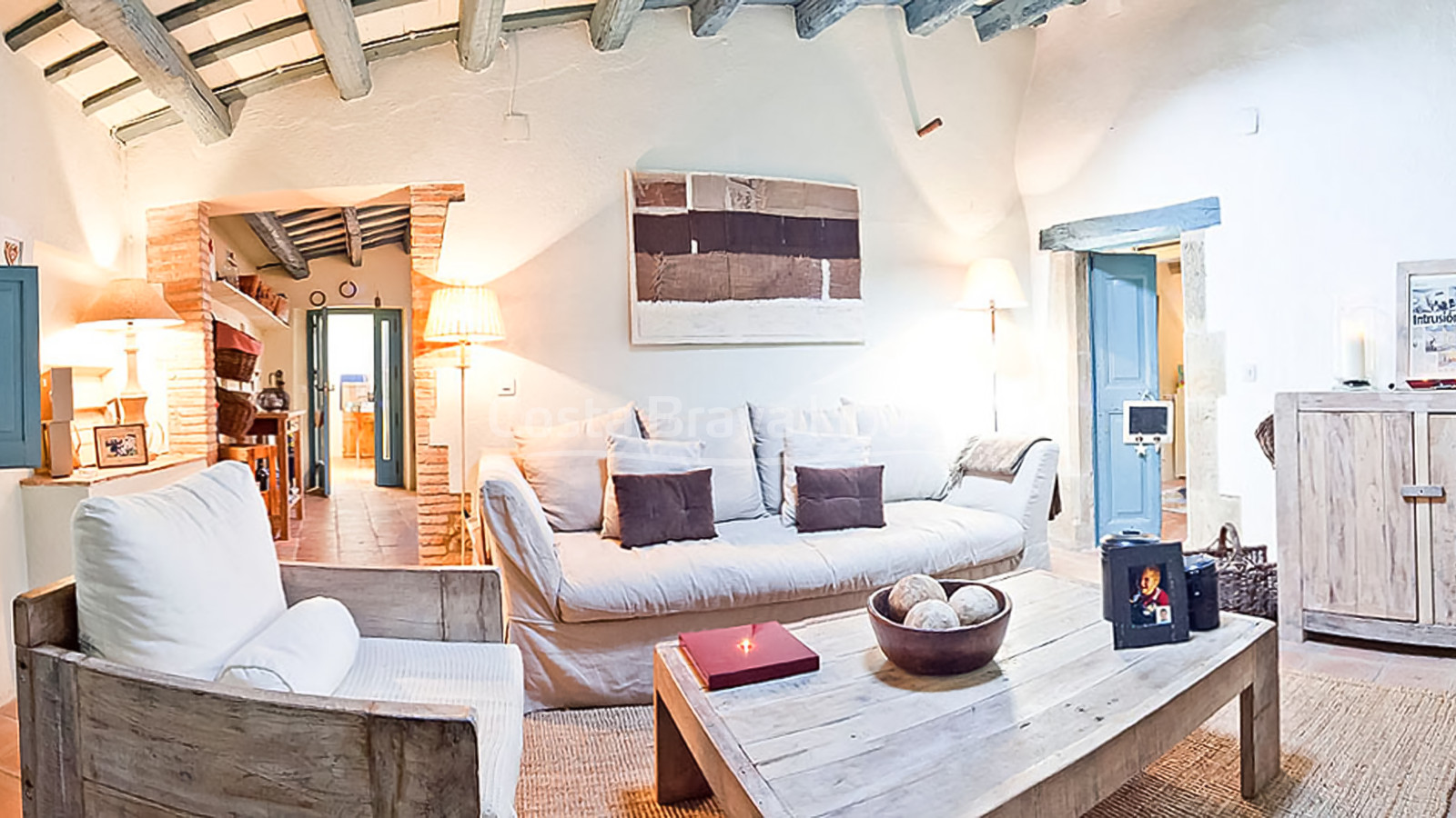 Acogedora casa rústica de piedra toda rehabilitada en venta en Ullastret, con piscina y terraza