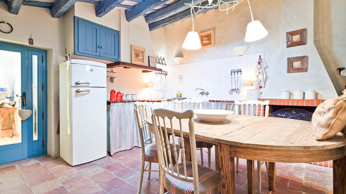 Acogedora casa rústica de piedra toda rehabilitada en venta en Ullastret, con piscina y terraza
