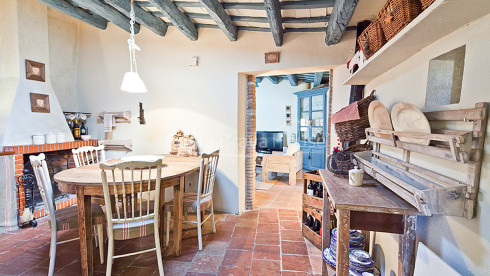Acogedora casa rústica de piedra toda rehabilitada en venta en Ullastret, con piscina y terraza