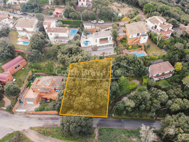 Terreny en venda a Begur, per edificar una casa amb garatge i piscina