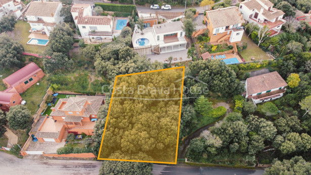 Terreny amb vistes al mar en venda a Begur, per edificar casa de fins a 342 m² amb garatge i piscina