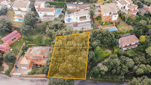 Terreny amb vistes al mar en venda a Begur, per edificar casa de fins a 342 m² amb garatge i piscina