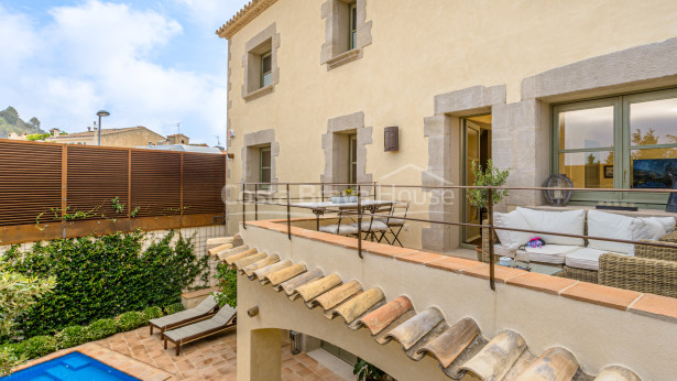 Maison de village entièrement rénovée à vendre à Begur avec 200 m² de cour avec piscine