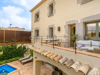 Completely refurbished townhouse for sale in Begur with 200 m² patio and swimming pool