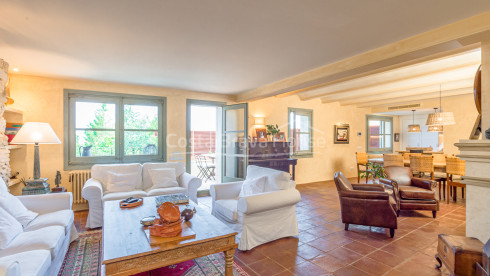 Completely refurbished townhouse for sale in Begur with 200 m² patio with swimming pool