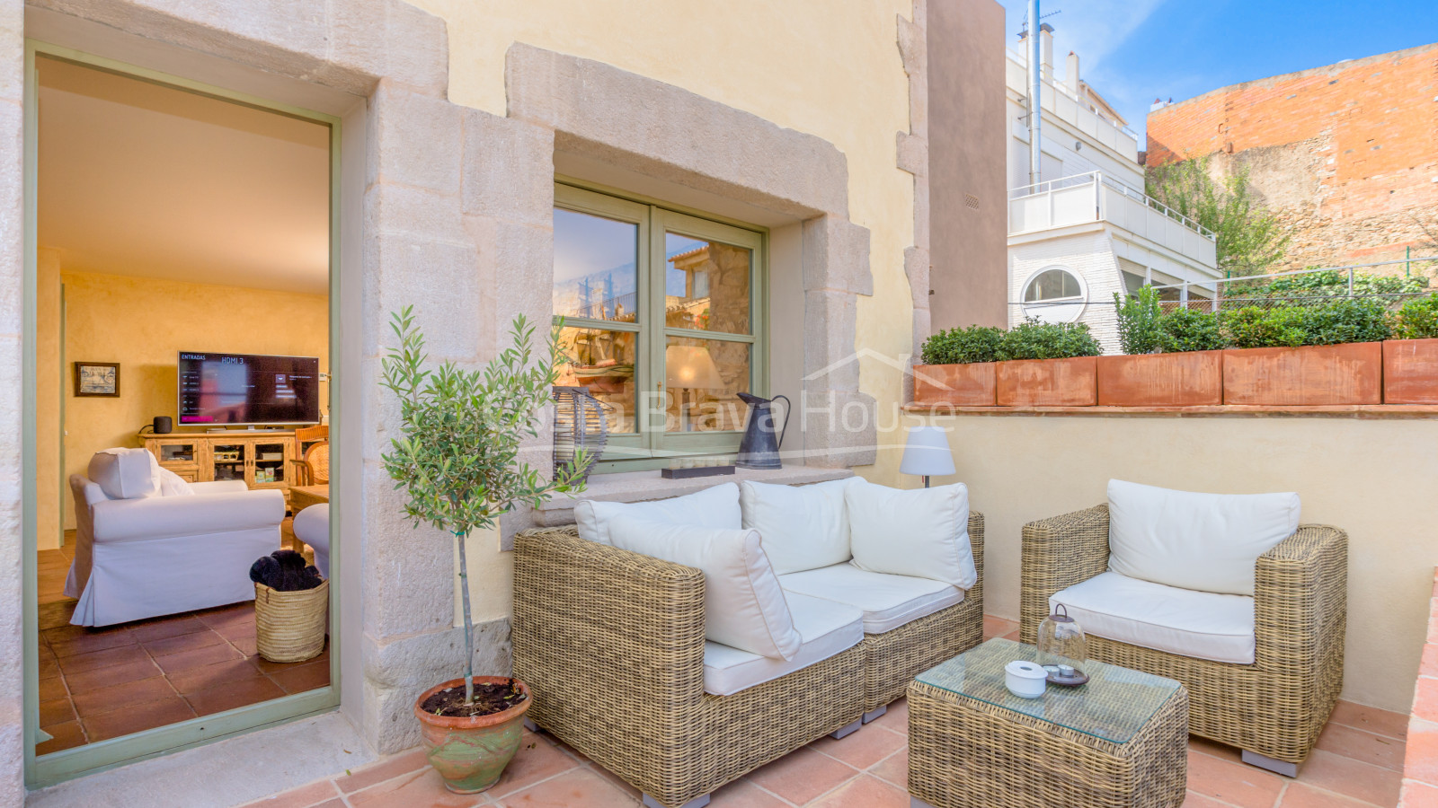 Completely refurbished townhouse for sale in Begur with 200 m² patio with swimming pool