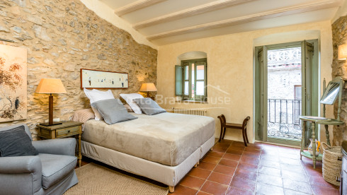 Completely refurbished townhouse for sale in Begur with 200 m² patio with swimming pool