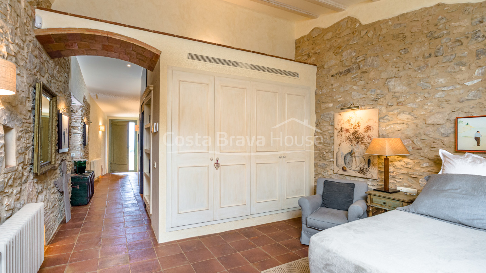 Completely refurbished townhouse for sale in Begur with 200 m² patio with swimming pool