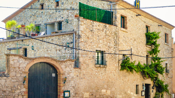 Manoir du S.XVII transformé en hôtel à vendre à Alt Empordà